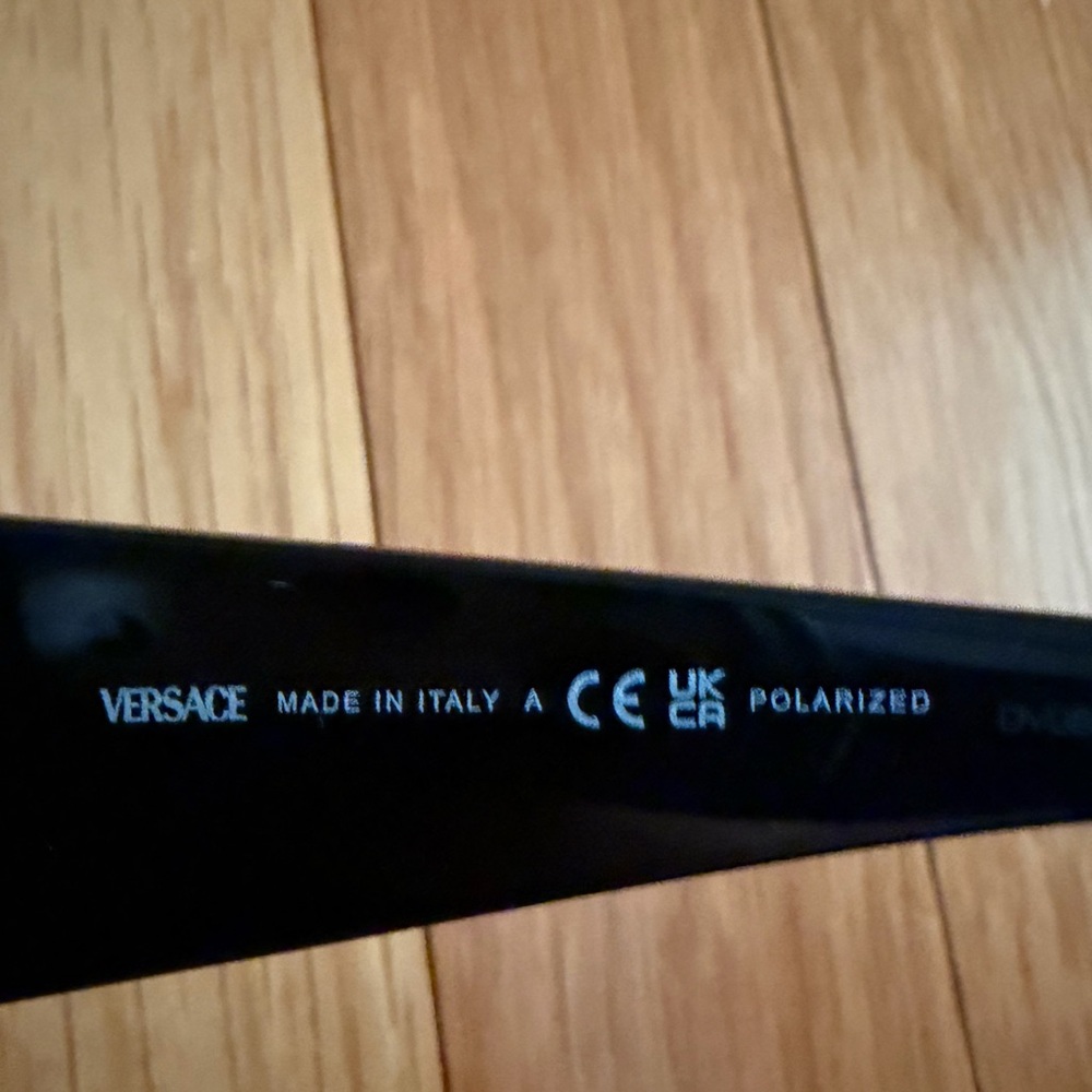 Authentic Versace Polarized Gold and Dark Gray  Sunglasses Unisex NIB never worn - Picture 5 of 10